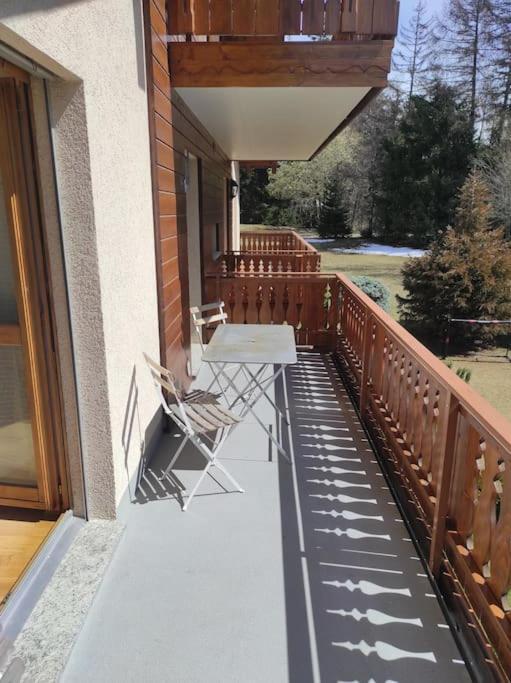 Family Friendly 2-Bedroom Near Golf & Ski Slopes Lens Luaran gambar